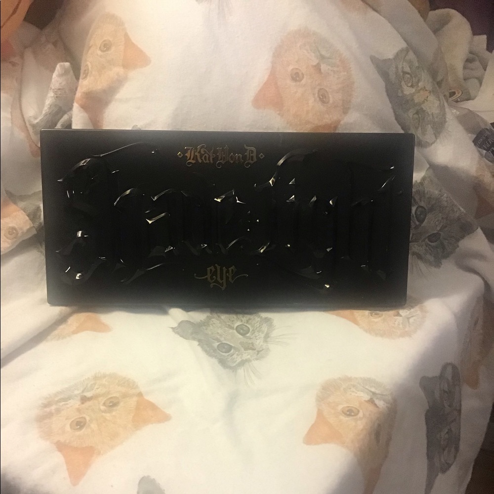 🖤 kat von d shade + light palette 🖤